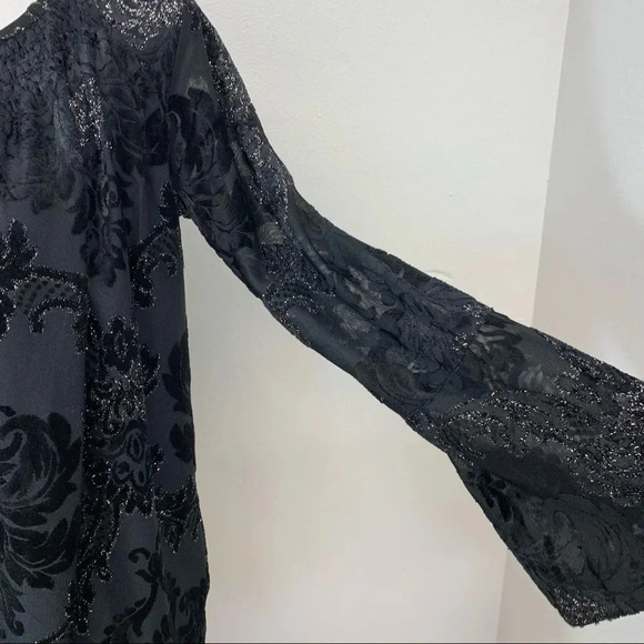 Isaac  Mizrahi Black Velvet Top‎ XS  Silver Sparkle Bell Sleeve Boho Whimsy Goth - Picture 5 of 14